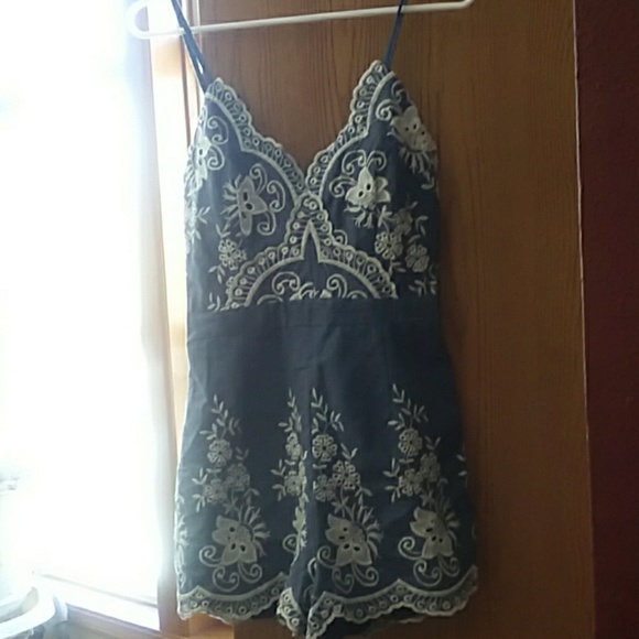 Romper - Picture 1 of 4